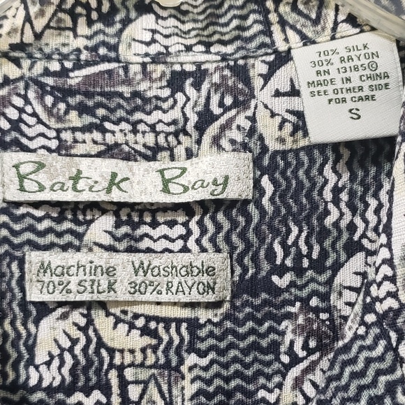 BATK BAY- BEACH SHORT SLEEVE SHIRT SMALL - Picture 2 of 5